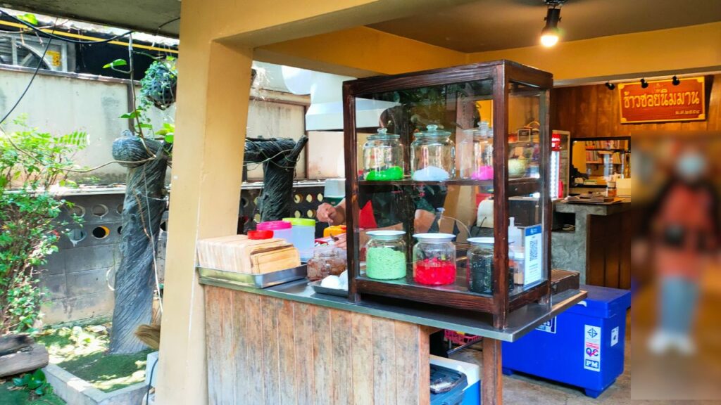 カオソーイニマンの店内