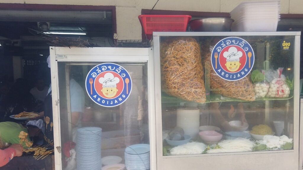 カオソーイ作っています！